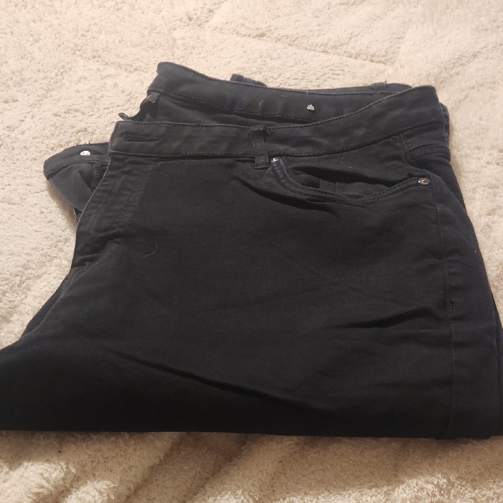 Women's Black Capris